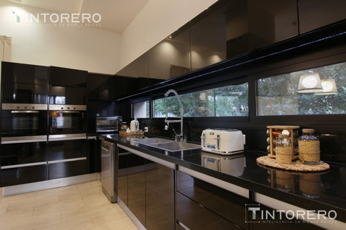 Casa En Venta En Barrio Privado Altos Del Sol. Financiación.