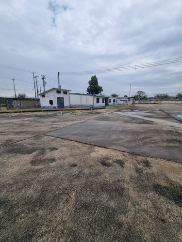 Mariana Castillo Vende Galpón Zona Industrial El Recreo