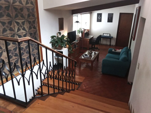 Casa Para Remodelar Con Amplios Espacios En Las Aguilas