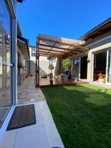 Casa En Venta - 2 Dormitorios 2 Baños - 230mts2 - Mar Del Plata