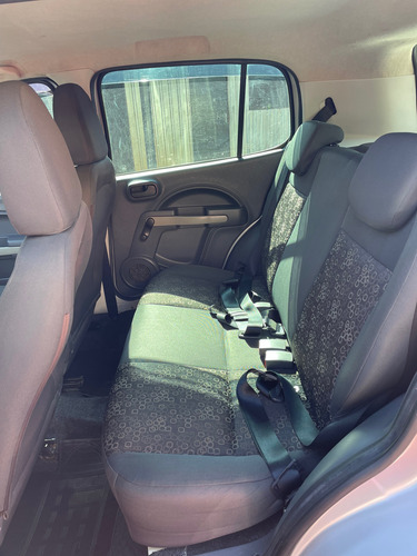 Fiat Uno 1.0 Vivace Celeb. Flex 5P