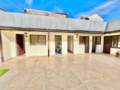 Casa En Arriendo De 5 Dorm. En Recoleta
