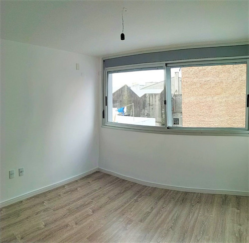 Imagen 7 de 11 de Apartamento 2 Dormitorios, Balcón, Terraza Lavadero, Centro.