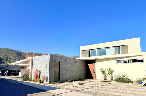 Arriendo Moderna Casa En Condominio Valle Escondido 3d+4b