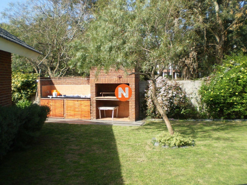 Casa En Venta Y Alquiler, Mansa, Punta Del Este, 4 Dormitorios.- Ref: 208035
