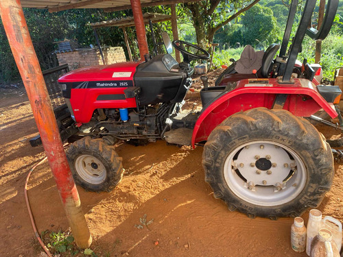Trator Mahindra 4x4
