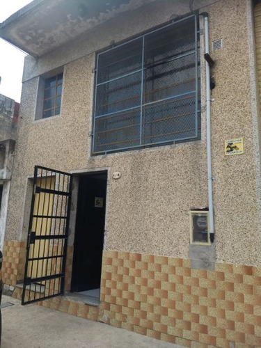 Imagen 2 de 5 de Galpon En Venta En Sarandi Oeste
