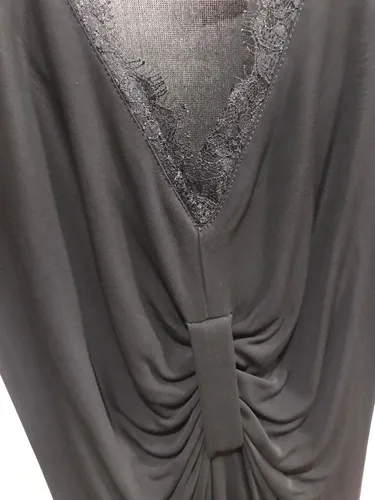 Vestido Negro Awada Con Puntilla Escote V Y Frunce Talle 2 (Usado)