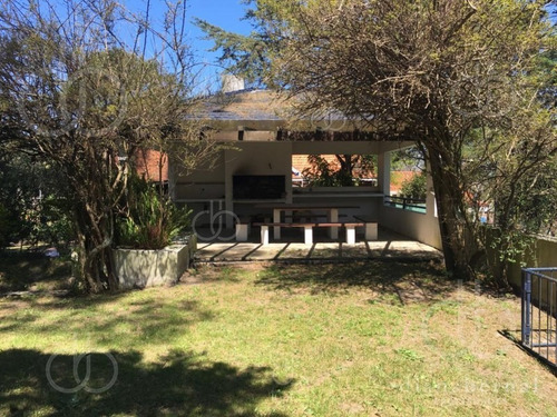 Imagen 5 de 14 de Casa De 3 Dormitorios + Servicio En Playa Mansa, Punta Del Este - Ref: 54337
