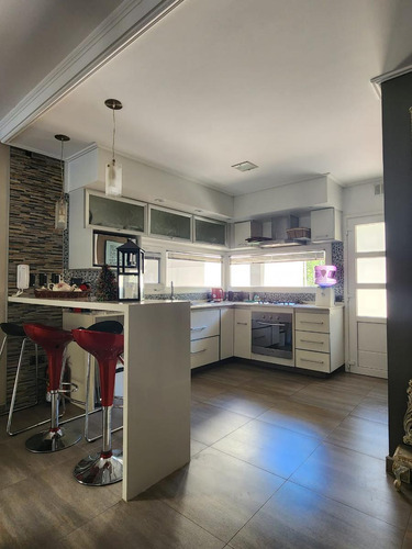 Casa En Venta - 3 Dormitorios 2 Baños - 250mts2 - Monte Hermoso