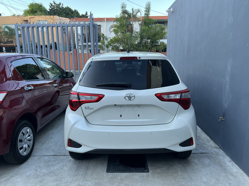 Toyota Vitz 2019 Blanco Perla Recién Importado Full