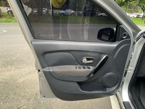 Renault Logan 1.6 Live+ Plus Mt 2024