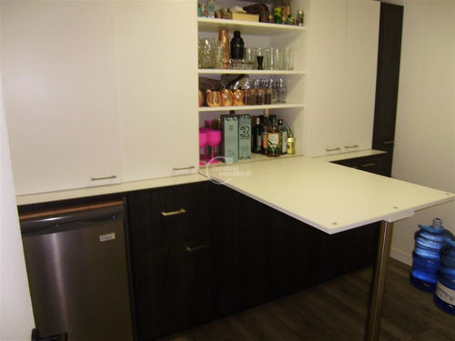 Casa En Venta De 3 Dorm. En Las Condes. Remodelada. Pasaje.