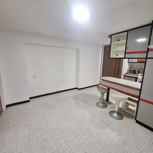 Alquilo Apartamento En Torre Park Aveneu, Horizonte, 50mts. Puesto Techado, A/a, Cocina, Excelente Seguridad Oficina En Alq