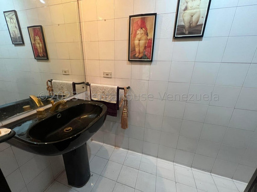 Linda Casa Al Estilo Colonial En Venta En Prados Del Este Yf