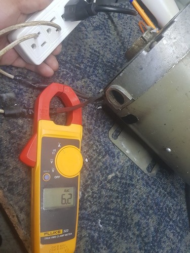 Fluke 323 Amperímetro Multimetro (Usado)