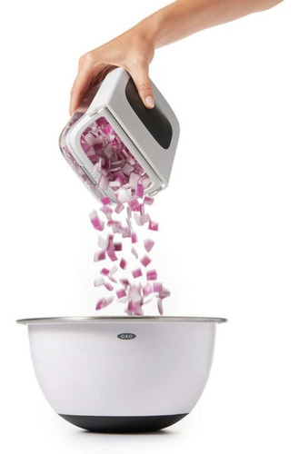 Imagen 3 de 5 de Corta Fruta Y Verdura Oxo Con Depósito Práctico