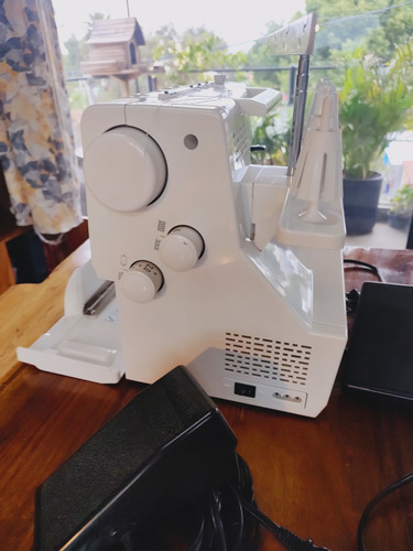 Máquina De Coser Collareta% If Machjanome Cover Pro 2000cpx Blanco (Usado)