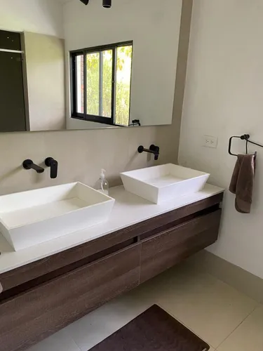Casa En Arriendo/venta En Canelon. Cod A16565