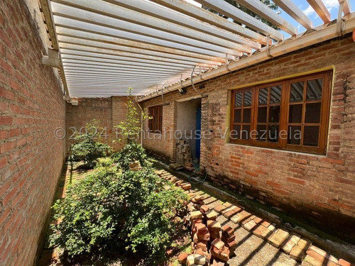 Casa De Campo En Venta En Sector Ojo De Agua El Castaño Remodelada Con Planta Electrica Piscina Y Sistema De Seguridad Kg:25-2941