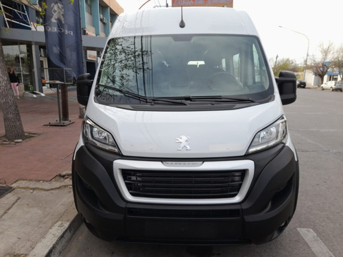 Imagen 3 de 13 de Boxer Premium 2.2 Hdi 440 L4h2 Minibus 17+1