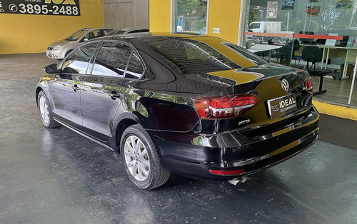 Imagem 6 de 25 de Volkswagen - Jetta 2.0 Trendline Tiptronic Flex Aut. - 2016