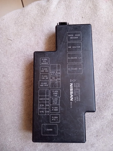Tapa Base De Fusibles Nissan Urvan Nv 350 2014-2020 (Usado)