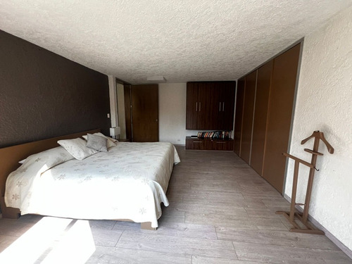 Casa En Venta En Cda. Con Vigilancia En Pedregal