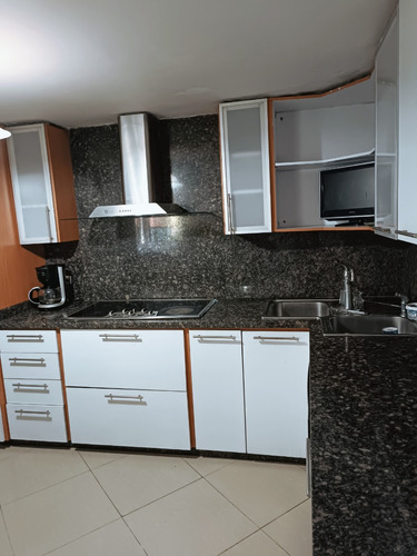 Excelente Propiedad, Con Potencial Comercial