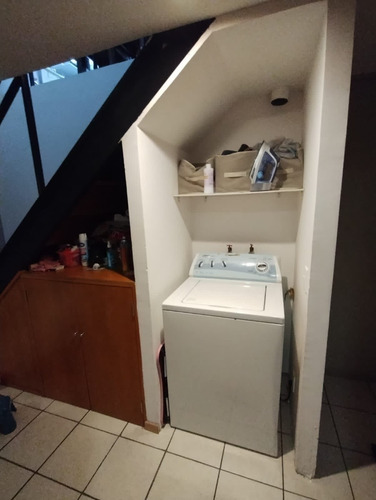 Departamento En Planta Baja, Distribuido En Dos Niveles Con Terraza.