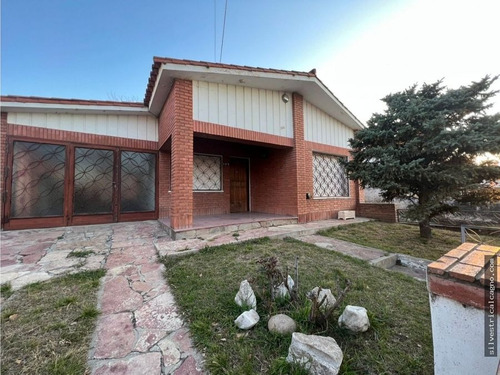 Casa En Venta 2 Dormitorios + Departamento Excelente Zona Villa Carlos Paz