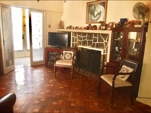 Casa En Venta De 5 Dorm. En Ñuñoa