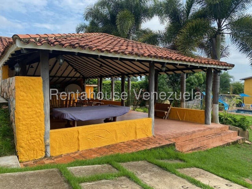 Ab La Casa Vacacional De Tus Sueños Para El Disfrute De La Familia Puede Ser Tuya, Amplio Terreno Sembrado De Grama, Cuenta Con Piscina, Dos Caney, Caballeriza,