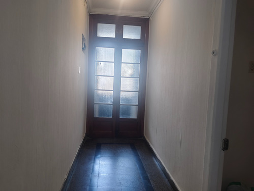 En Pleno Barrio Italia , Vivir Arriba Y Emprender Abajo