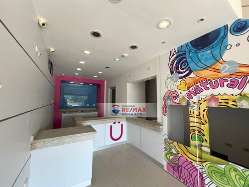 Remax Vende Local Comercial En Tucacas, A Metros Del Hotel Baywacht