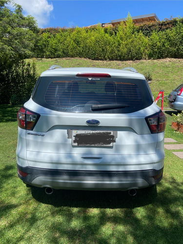 Escape S Ac 2.5 , 5p 4 X 2 Gasolina, 2.500 Pasajeros 5