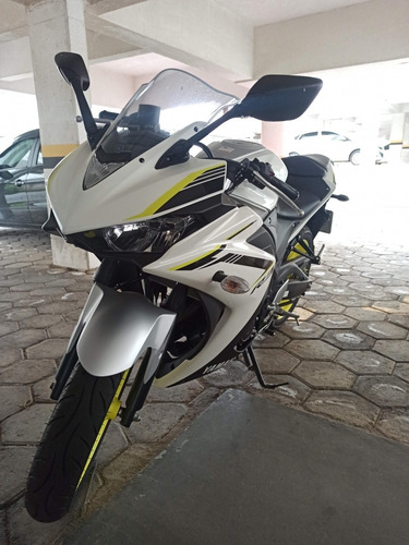 Imagem 2 de 4 de Yamaha R3