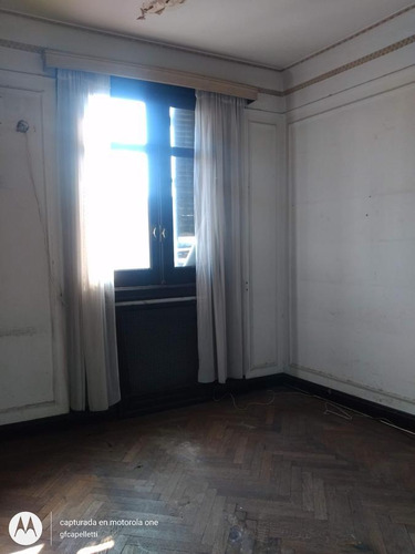 Imagen 4 de 9 de Jujuy Esq Hipòlito Irigoyen: Edificio Francés De Categoría. Todo Externo, Apto Profesional O Vivienda