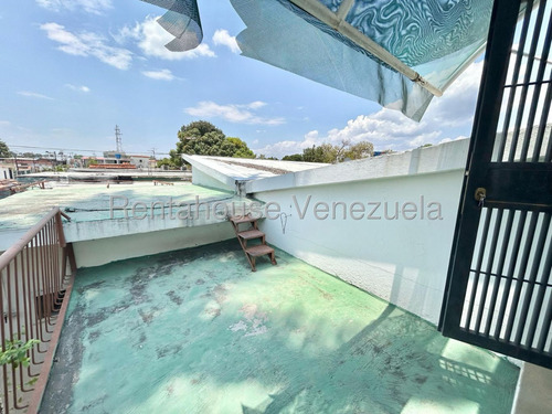 Dennymar, Vende Espectacular Casa En Avenida Principal Del Centro De Barquisimeto Cuenta Con 2 Locales Comerciales Y Todo En Optimas Condiciones. Con Todos Los Servicios Basicos B5a18806