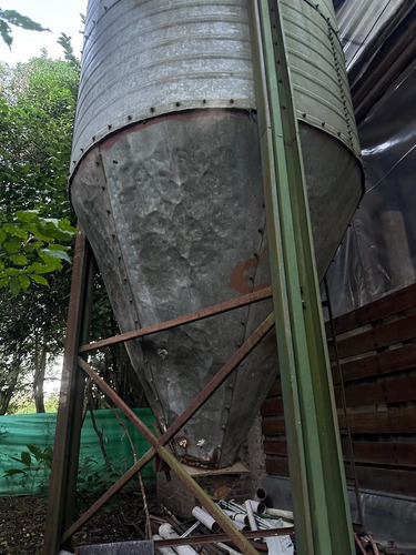 Silo De 9 Toneladas, Usado , Necesita Un Poco De Reparación. (Usado)