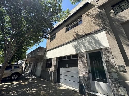 Excelente Casa Multifamiliar Con Cochera Y Gran Terraza En Flores / Parque Avellaneda