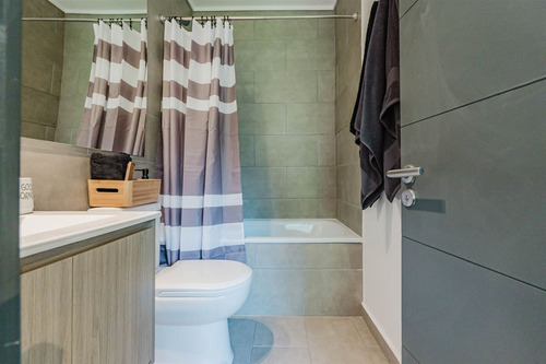 Estudio En Venta De 1 Dorm + 1 Baño. En Santiago