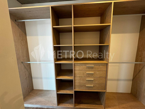 Venta, Departamento 2 Ambientes Con Cochera En Quartier Del Bajo ,puerto Madero