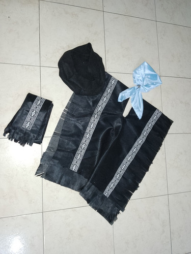 Set Disfraz Gaucho Poncho Faja Pañuelo Boina Niño 2_12 Años 