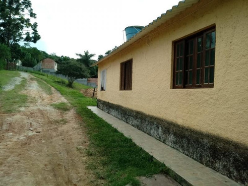 Chácara A Venda Na Mombaça Com Lago E Baias