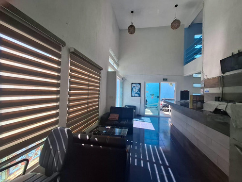 Hotel En Venta En El Puerto De Progreso Yucatan, A 350 Metros Del Mar, Funcionand
