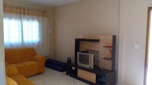 Imagem 4 de 14 de Casa Com Edícula Lado Praia Itanhaém