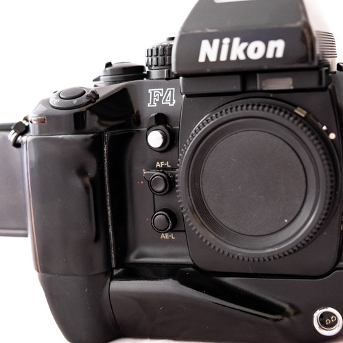 Imagen 6 de 10 de Cámara Nikon F4 S Negra Con Winder Incorporado, Rebajado