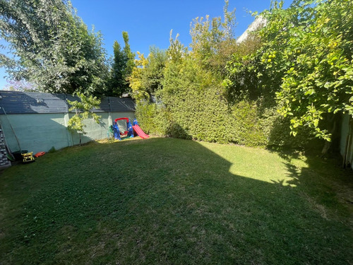 Peñalolen, Excelente Estado Casa En Condominio 4d+ 3b **