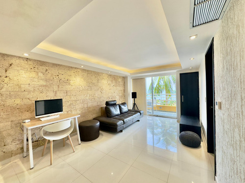 Apartamento En Cr Marina Mar, Con Vista Al Mar Y Muelle Prop